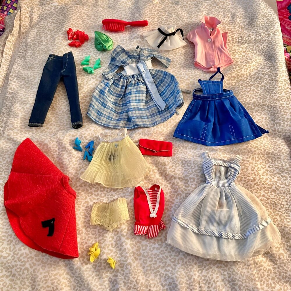 Vintage 1960's Midge doll with case, outfits and accessories - Picture 4 of 11